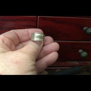 Sterling silver 925 ornate band ring. Size 9